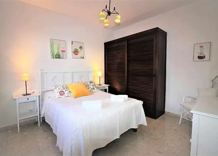 Nyaraló Casa Alejandra Con Terraza Y Barbacoa! *