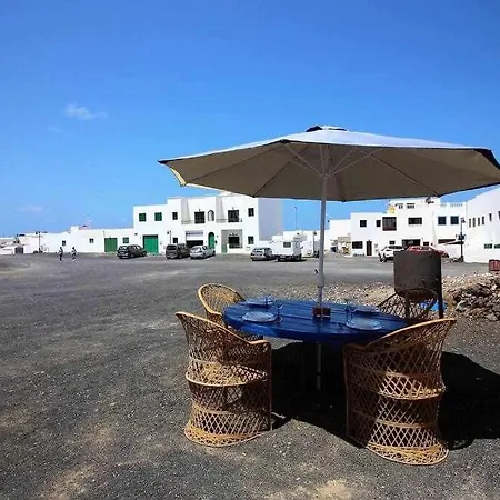 Casa Alejandra Con Terraza Y Barbacoa Holiday home El Golfo