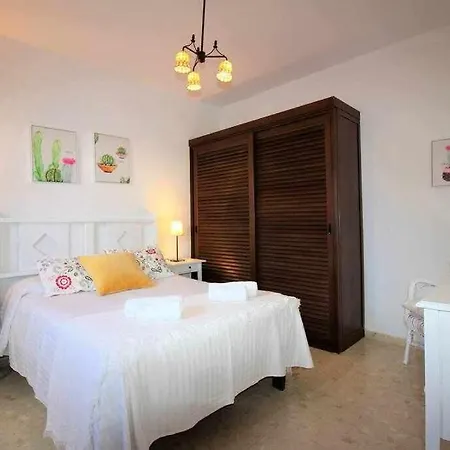 Casa Alejandra Con Terraza Y Barbacoa Holiday home El Golfo
